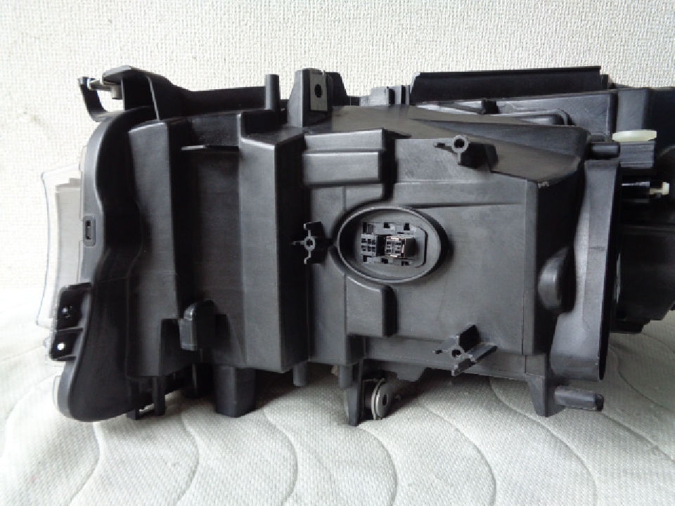 ไฟหน้าขวา  BMW  Series 3