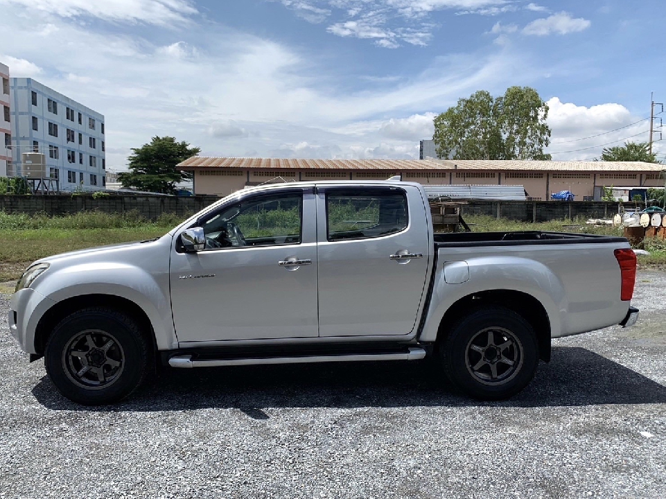 ISUZU ALL NEW D-MAX CAB4 2.5 Hi-lander VGS Z-Prestige NAVI เกียร์​ออ​โต้ ปี2014