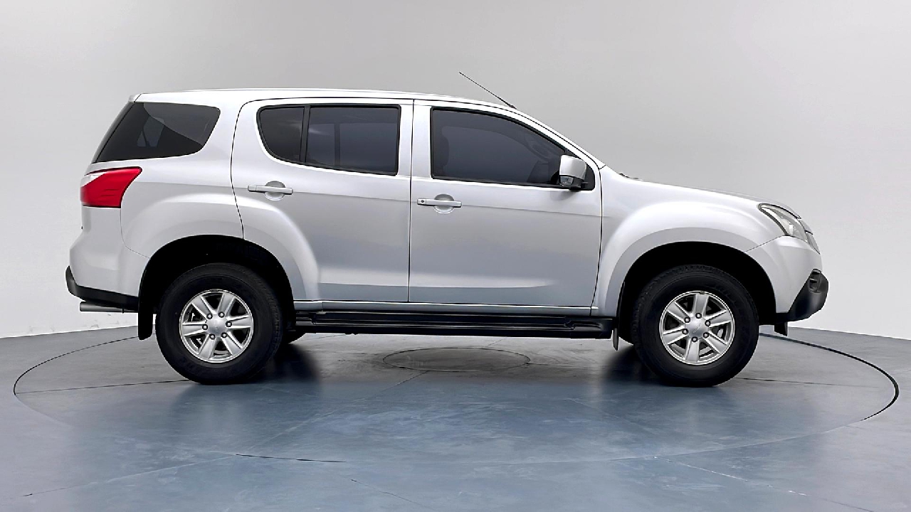 ขายรถมือสอง 2016 Isuzu Mu-X 1.9 Cd 2Wd ไมล์ 187,799 Km. รับประกัน 1 ปี เครดิตดี ฟรีดาวน์092-920-9777