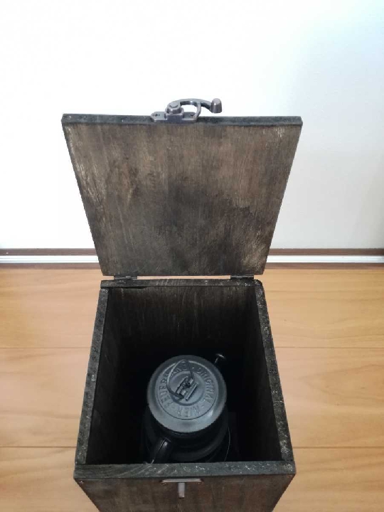 ตะเกียง Fur Hand Lantern Case Wooden