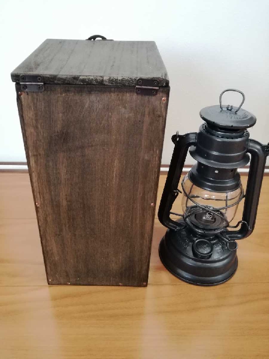 ตะเกียง Fur Hand Lantern Case Wooden