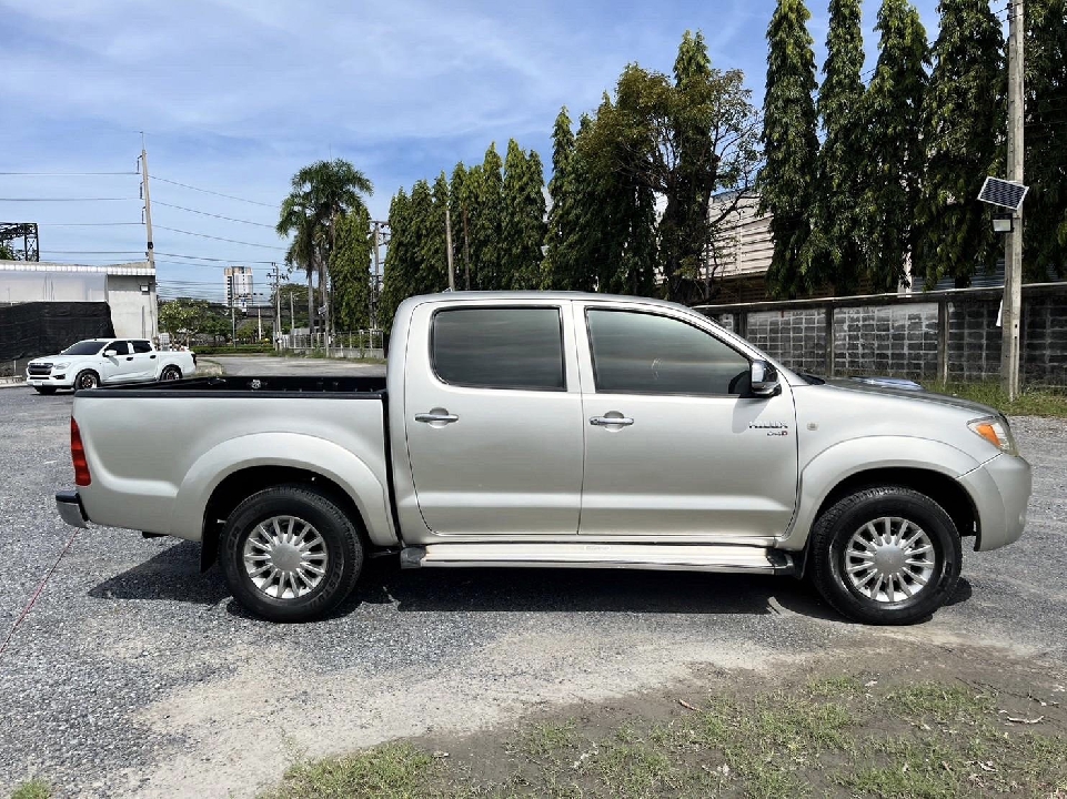 Toyota Hilux Vigo 3.0 G เกียร์ออโต้ ปี05 สีเทา