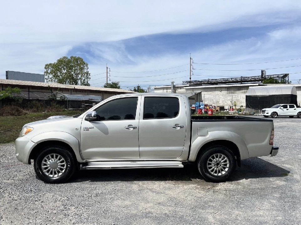 Toyota Hilux Vigo 3.0 G เกียร์ออโต้ ปี05 สีเทา