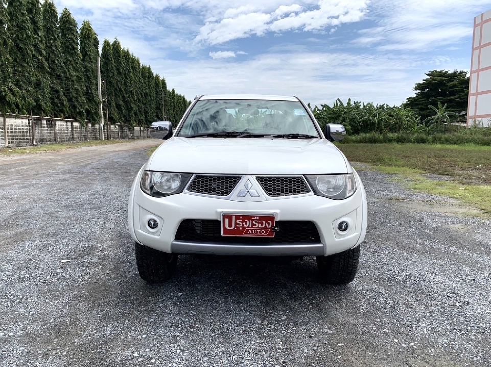 Mitsubishi Triton Double Cab 2.5 GLS Plus VG Turbo เกียร์​ออโต้ ปี2015 สีขาว