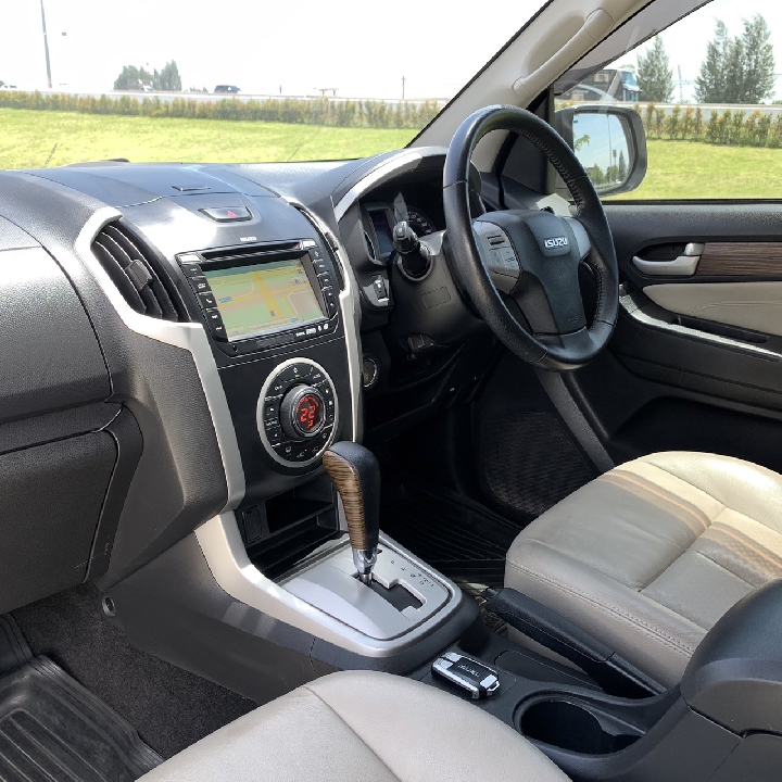 ISUZU MU-X 3.0 VGS DVD Navi 2014