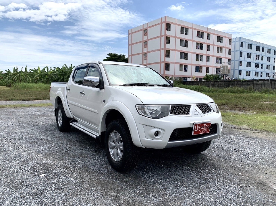 Mitsubishi Triton Double Cab 2.5 GLS Plus VG Turbo เกียร์​ออโต้ ปี2015 สีขาว