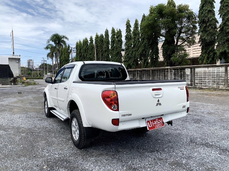 Mitsubishi Triton Double Cab 2.5 GLS Plus VG Turbo เกียร์​ออโต้ ปี2015 สีขาว