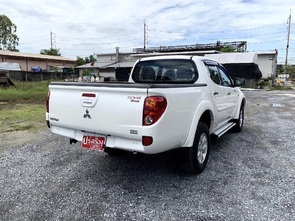 Mitsubishi Triton Double Cab 2.5 GLS Plus VG Turbo เกียร์​ออโต้ ปี2015 สีขาว
