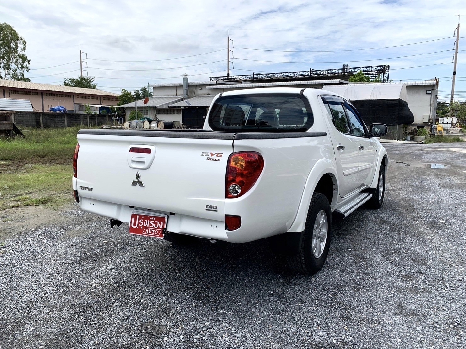 Mitsubishi Triton Double Cab 2.5 GLS Plus VG Turbo เกียร์​ออโต้ ปี2015 สีขาว