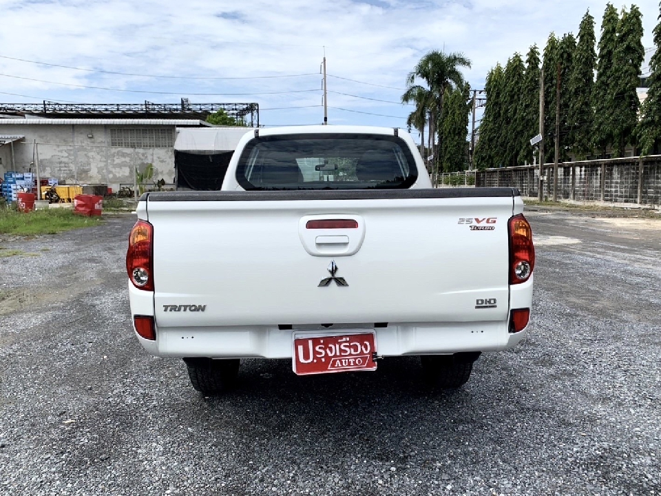 Mitsubishi Triton Double Cab 2.5 GLS Plus VG Turbo เกียร์​ออโต้ ปี2015 สีขาว