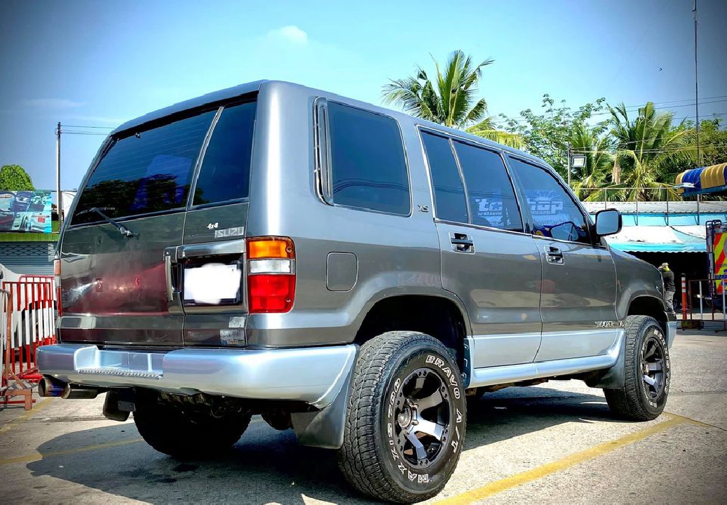 IZUSU Trooper xs 3.2 v6 ปี 93