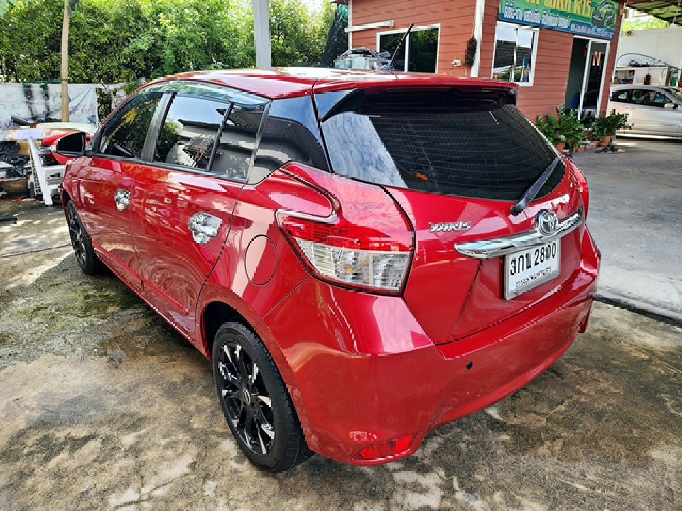 TOYOTA YARIS ECO 1.2 G ปี 2014 สีแดง มือเดียว วิ่ง 82954 โล Push Start Kดีฟรีดาวน์ สดลดได้ไม่มี VAT