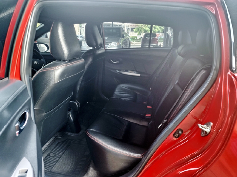 TOYOTA YARIS ECO 1.2 G ปี 2014 สีแดง มือเดียว วิ่ง 82954 โล Push Start Kดีฟรีดาวน์ สดลดได้ไม่มี VAT