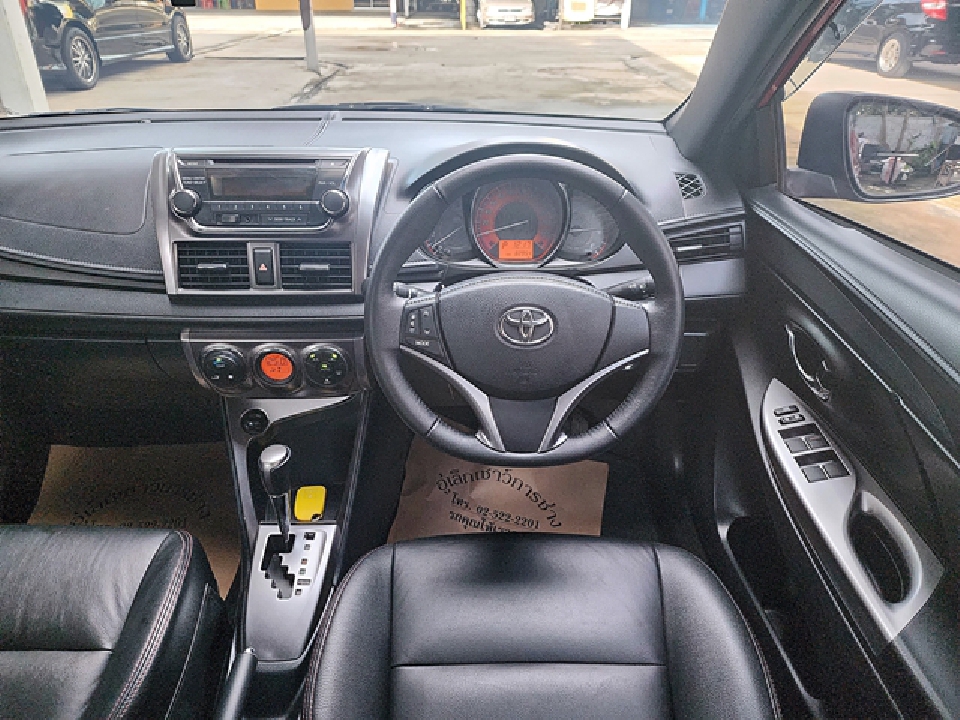 TOYOTA YARIS ECO 1.2 G ปี 2014 สีแดง มือเดียว วิ่ง 82954 โล Push Start Kดีฟรีดาวน์ สดลดได้ไม่มี VAT