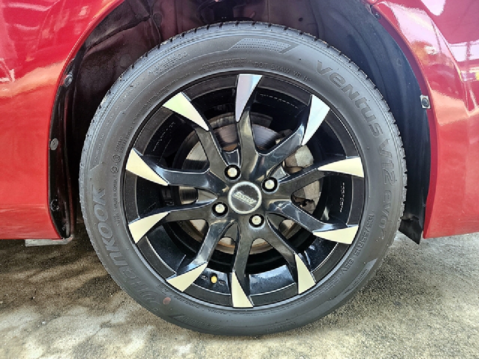 TOYOTA YARIS ECO 1.2 G ปี 2014 สีแดง มือเดียว วิ่ง 82954 โล Push Start Kดีฟรีดาวน์ สดลดได้ไม่มี VAT