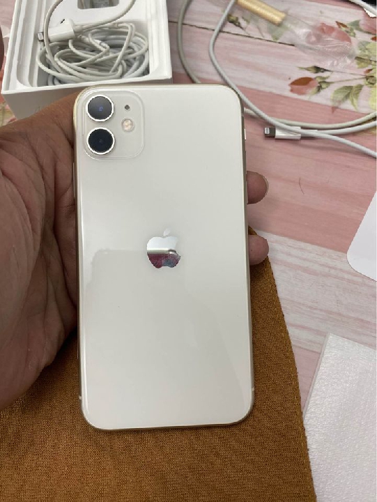 iPhone 11 64g สีขาว