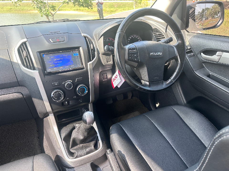 ISUZU D-MAX HI-LANDER SPACECAB 3.0 VGS Z-Prestige Navi MT 2012