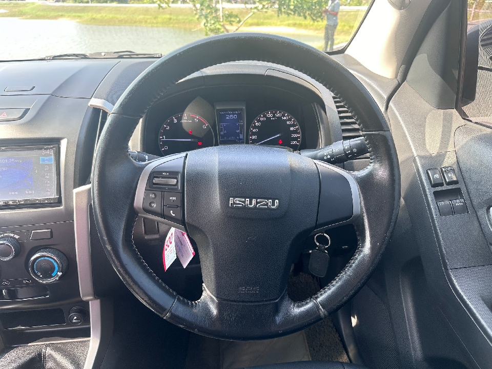 ISUZU D-MAX HI-LANDER SPACECAB 3.0 VGS Z-Prestige Navi MT 2012