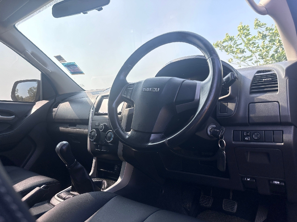 ISUZU D-MAX HI-LANDER SPACECAB 3.0 VGS Z-Prestige Navi MT 2012