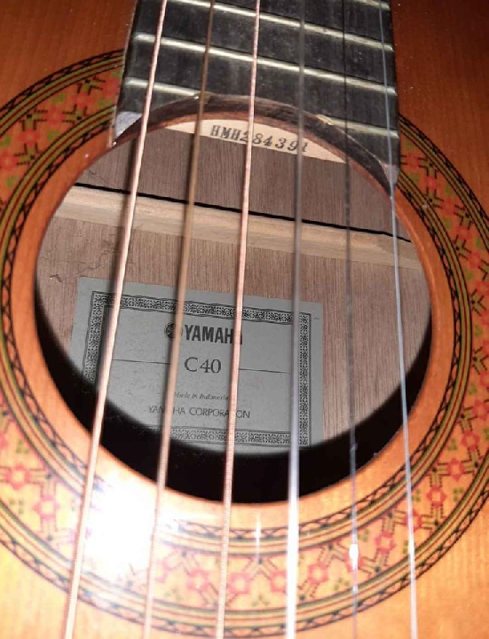 กีต้าโปร่ง YAMAHA C40