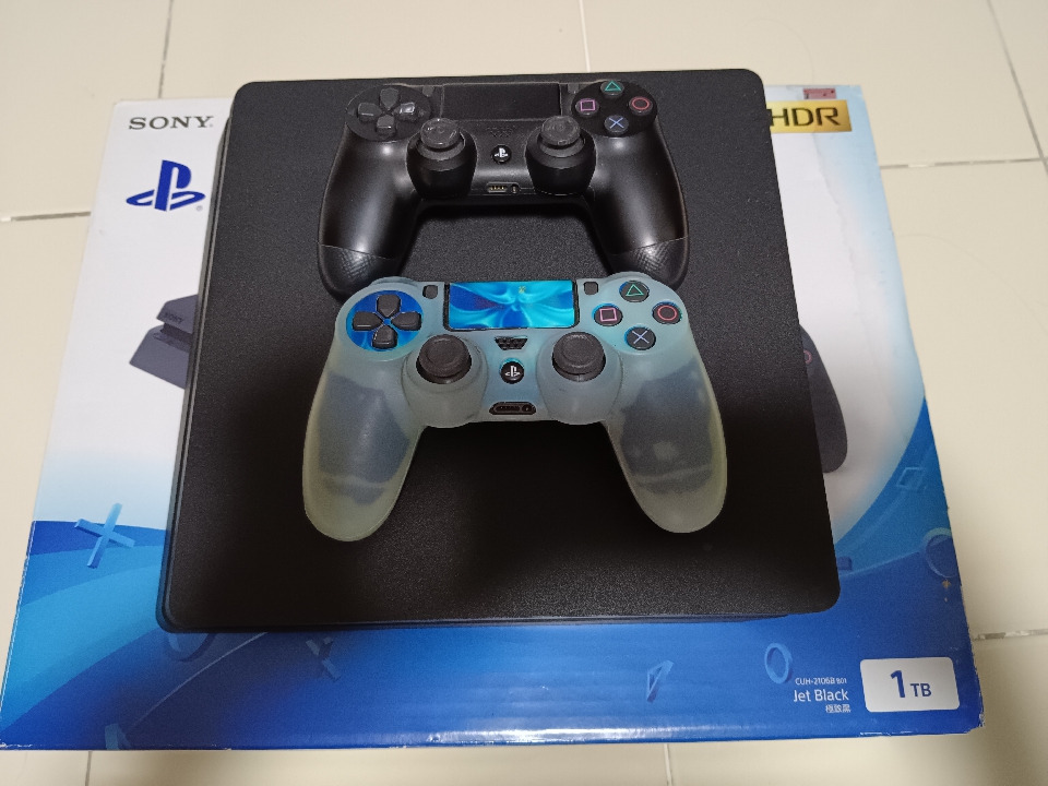 Ps4 1Tb + 2Joystick