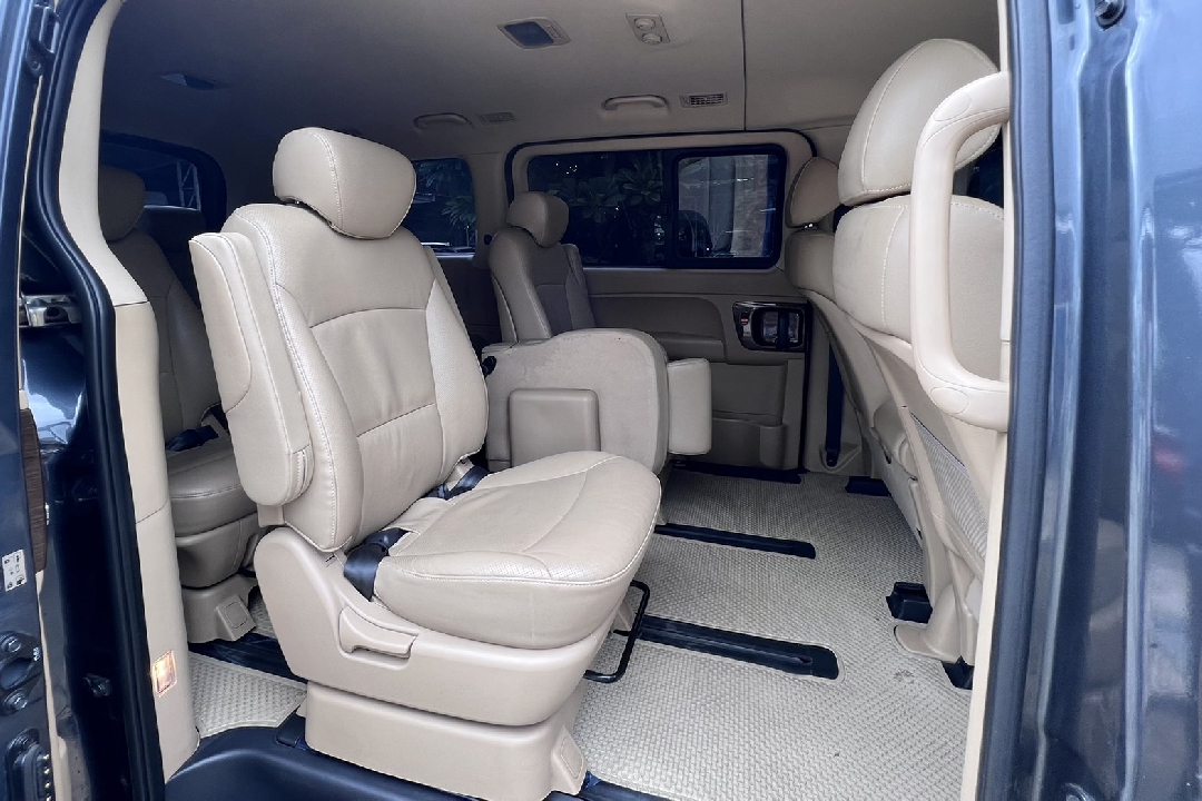 2020 Hyundai H-1 2.5 Elite AT  เลขไมล์ 89,851 เครื่องยนต์ดีเซล A2   มือแรกออกห้าง เครดิตดีออกรถ