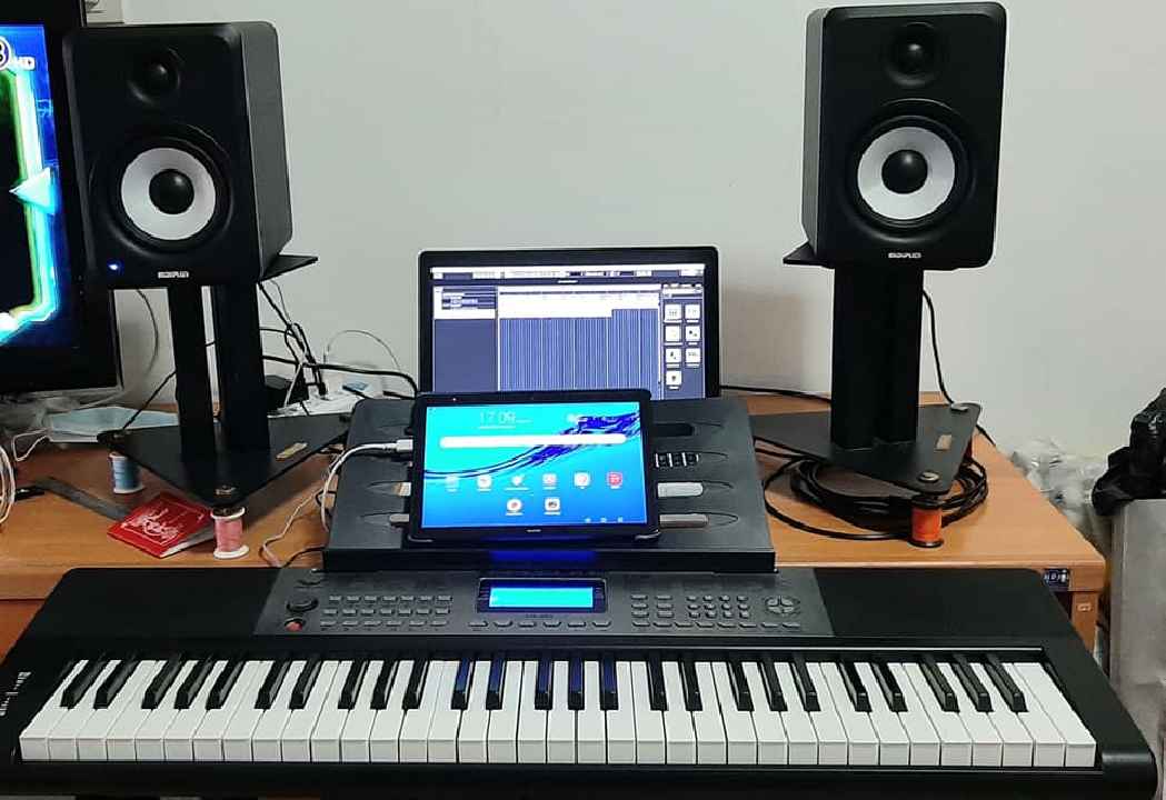คีย์บอร์ดดนตรี XTS-690 สภาพใหม่