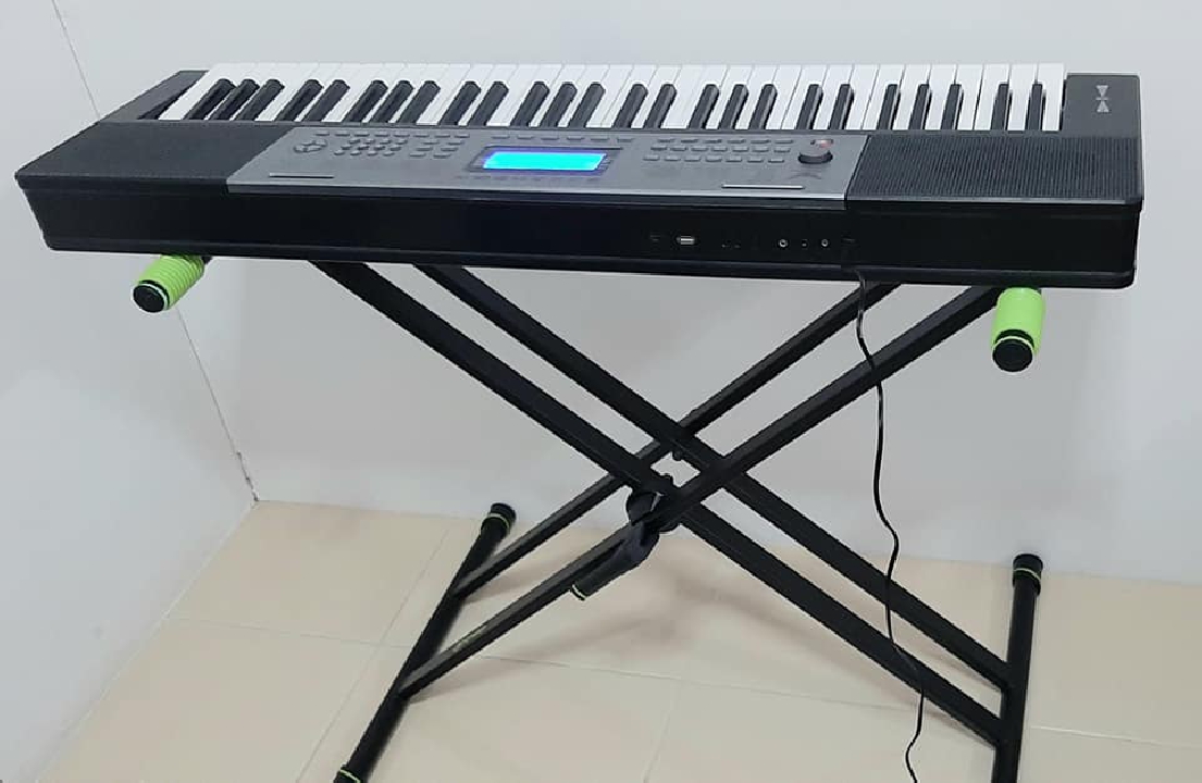คีย์บอร์ดดนตรี XTS-690 สภาพใหม่