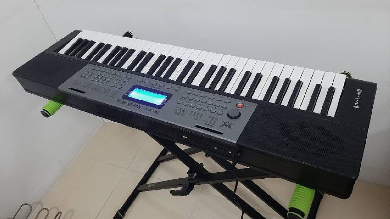 คีย์บอร์ดดนตรี XTS-690 สภาพใหม่