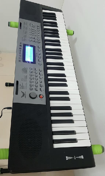 คีย์บอร์ดดนตรี XTS-690 สภาพใหม่