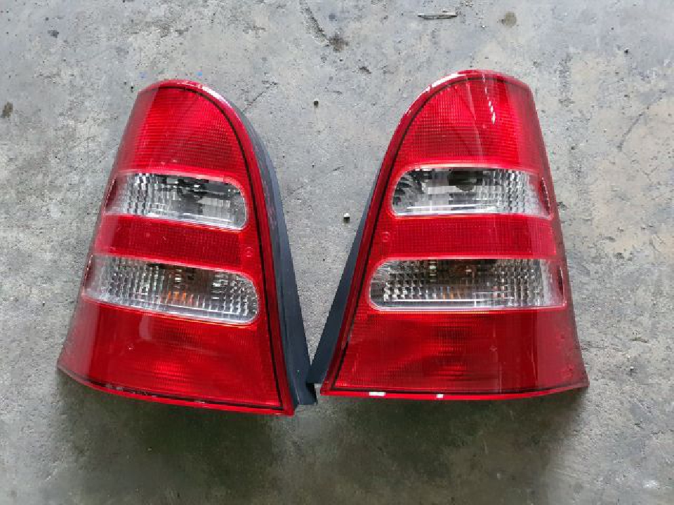 ฝาท้าย ชุดแผงหน้าตัด และอะไหล่หลายอย่างBenz A160 W168 แท้