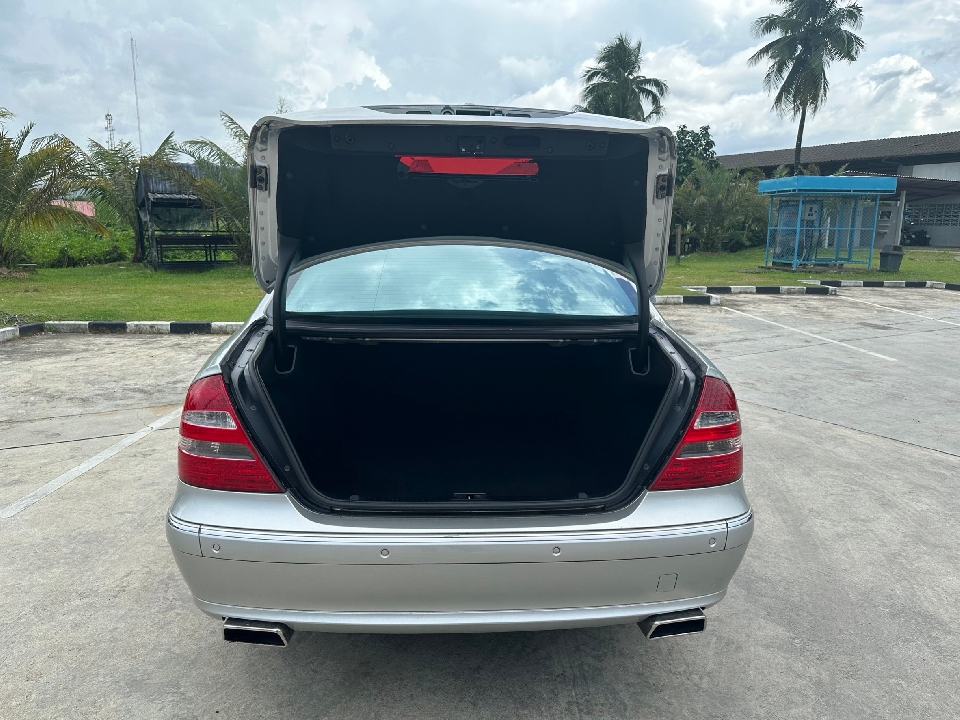 BENZ E240 W211 AVANTGARDE AT  2005