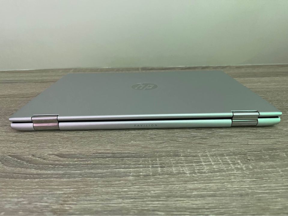 Hp Pavilion x360 i3gen8 ssd256 ram8