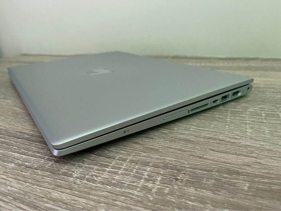 Hp Pavilion x360 i3gen8 ssd256 ram8