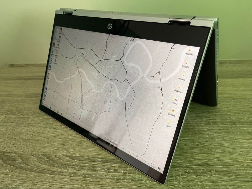 Hp Pavilion x360 i3gen8 ssd256 ram8