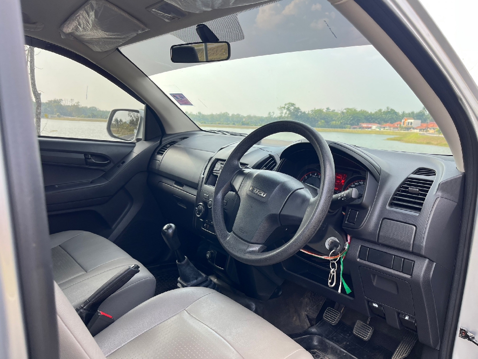 ISUZU D-MAX SPARK 1.9 Ddi S ABS MT