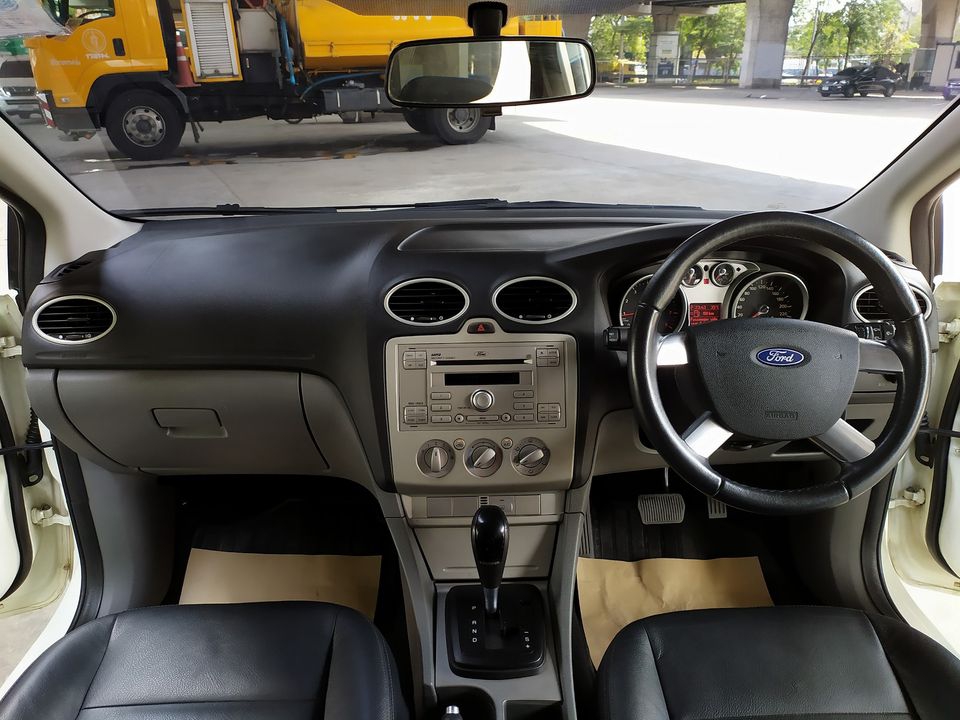 รถ FORD FOCUS 1.8 ปี 2013