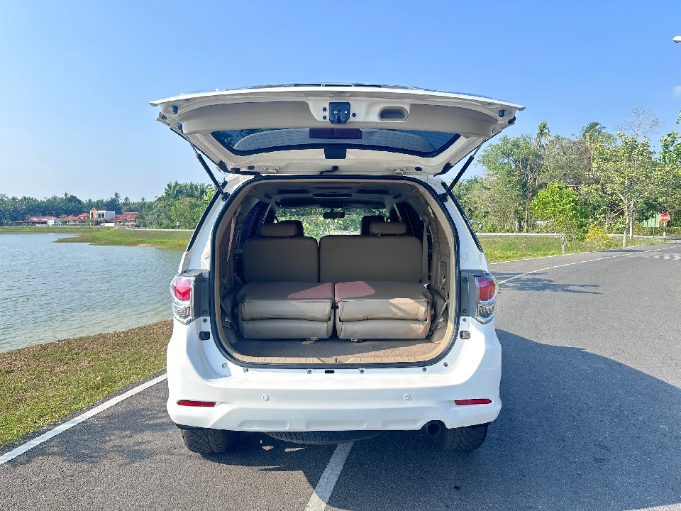 TOYOTA FORTUNER  2.5 G MT 2012