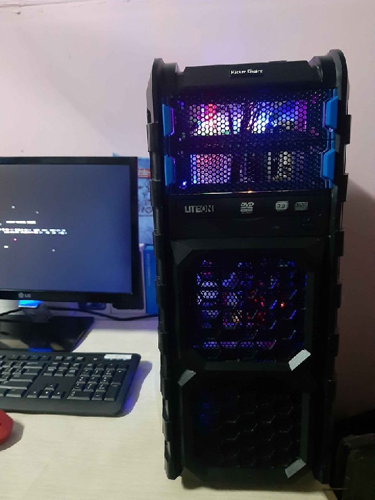 PC AMDx4 สวยเล่นเกมลื่น ยกชุด ระบายความร้อนได้ดี