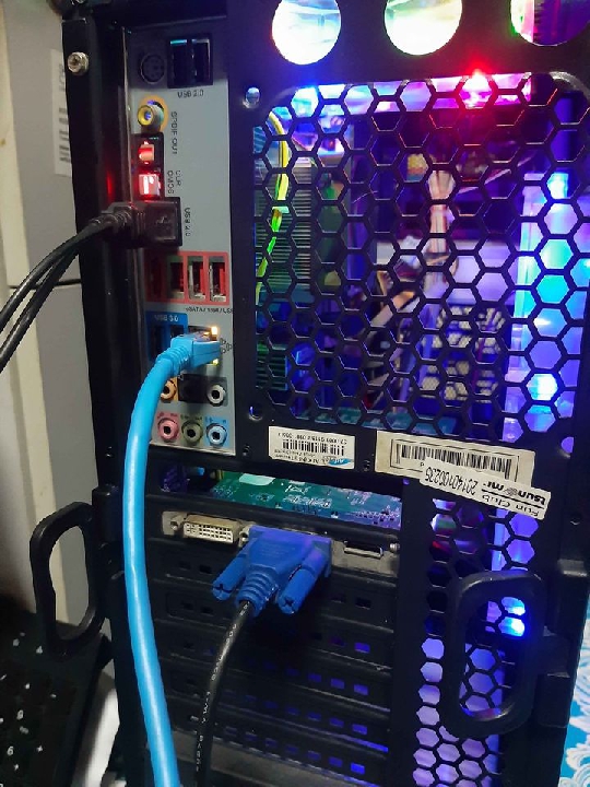 PC AMDx4 สวยเล่นเกมลื่น ยกชุด ระบายความร้อนได้ดี