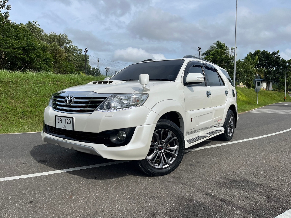 TOYOTA FORTUNER  2.5 G MT 2012