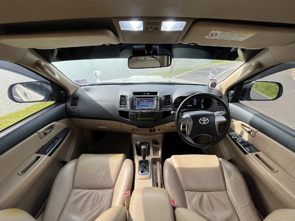 TOYOTA FORTUNER  2.5 G MT 2012