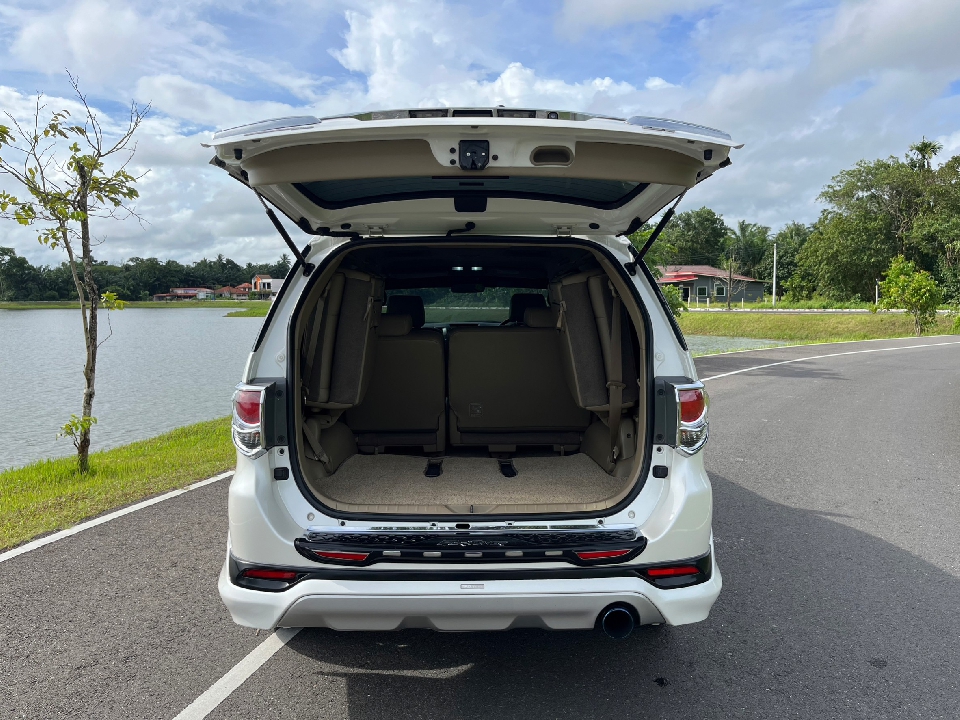 TOYOTA FORTUNER  2.5 G MT 2012