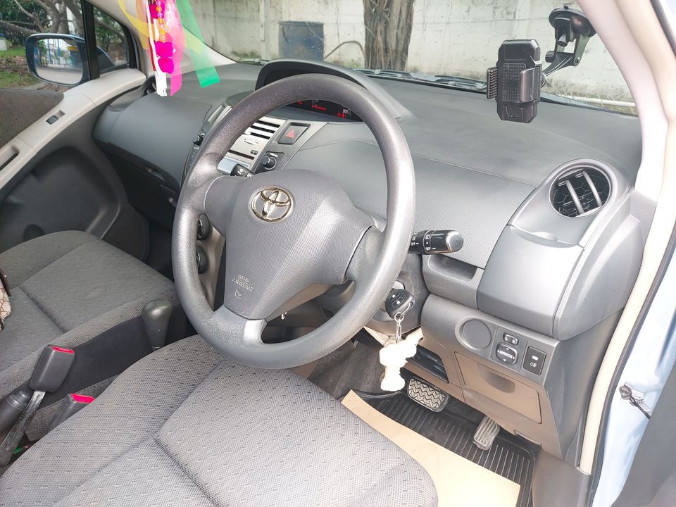 Toyota yaris  ปี 2010