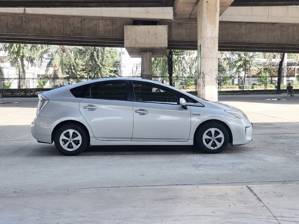 TOYOTA PRIUS 1.8 Hybrid AT ปี 2013