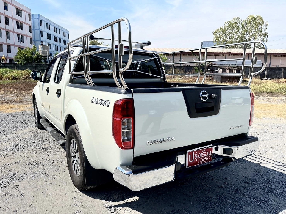 Nissan Navara Caliber 2.5 Double Cab Sports Version สีขาว เกียร์ออโต้ ปี2012