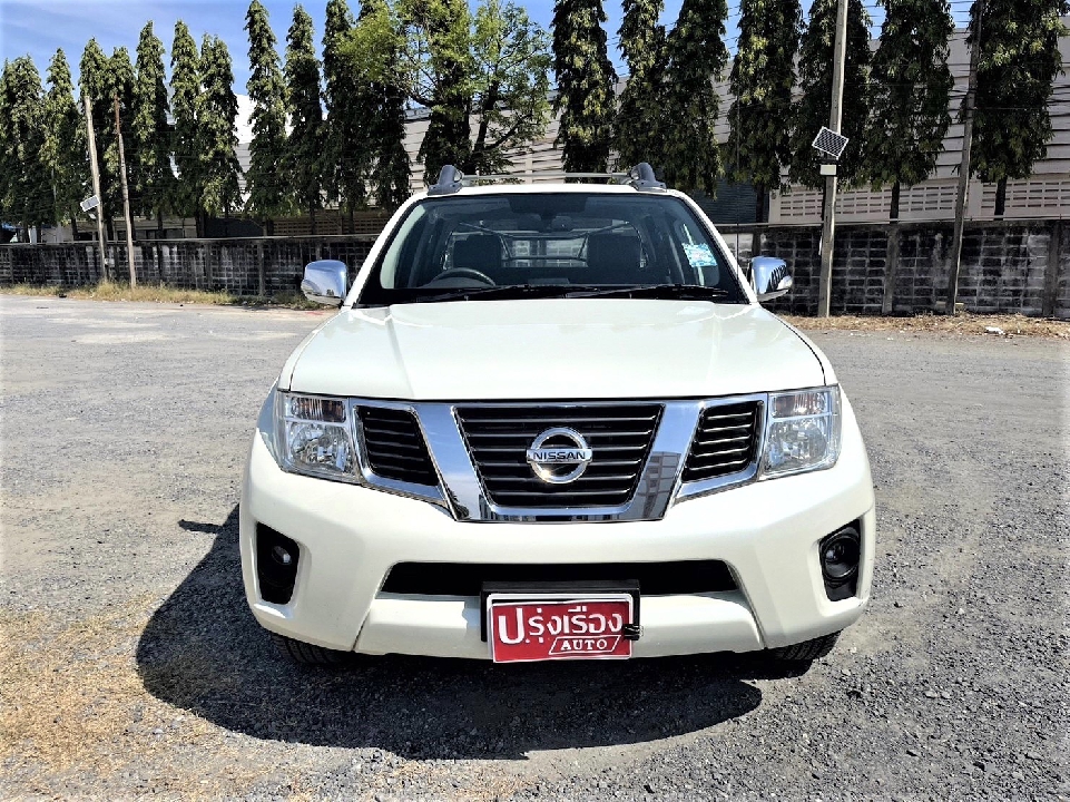 Nissan Navara Caliber 2.5 Double Cab Sports Version สีขาว เกียร์ออโต้ ปี2012