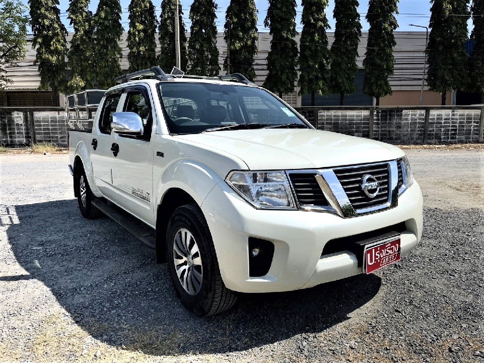 Nissan Navara Caliber 2.5 Double Cab Sports Version สีขาว เกียร์ออโต้ ปี2012