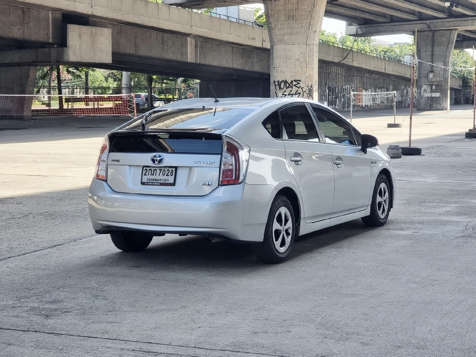 TOYOTA PRIUS 1.8 Hybrid AT ปี 2013