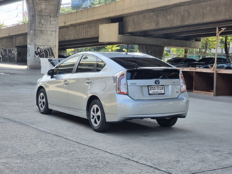 TOYOTA PRIUS 1.8 Hybrid AT ปี 2013